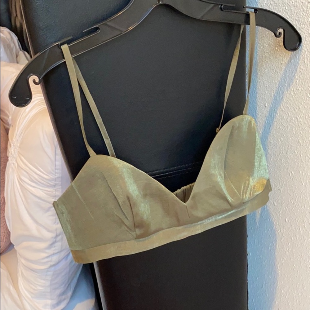 Selling oh polly crop top